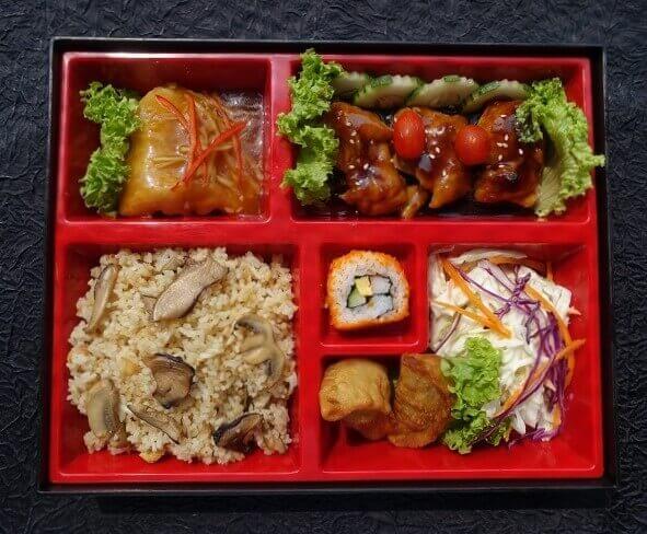 Deluxe International Bento in Lacquer Box